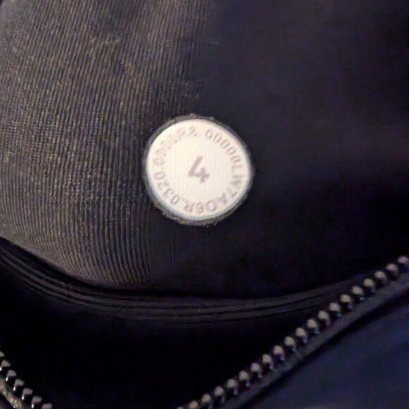 Lululemon Speed Up Low-Rise Lined Short 2.5", Sz 4, Color - Black - Picture 3 of 3